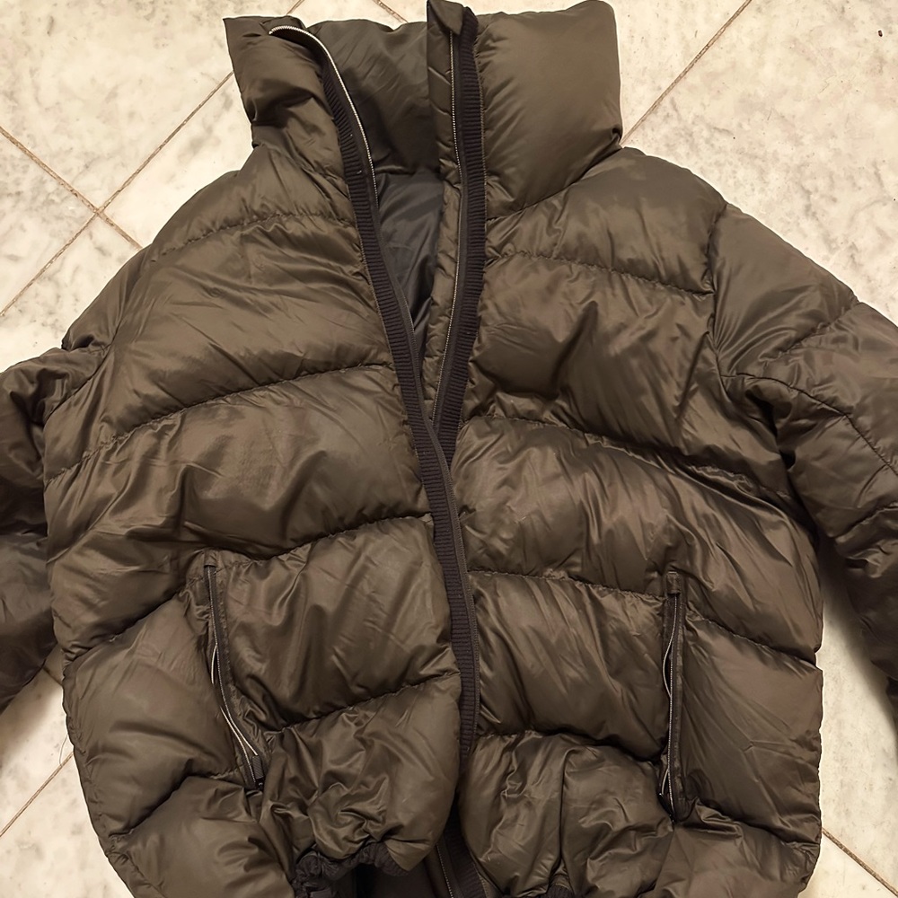 100% authentic Lululemon puffy coat- women’s size M/L